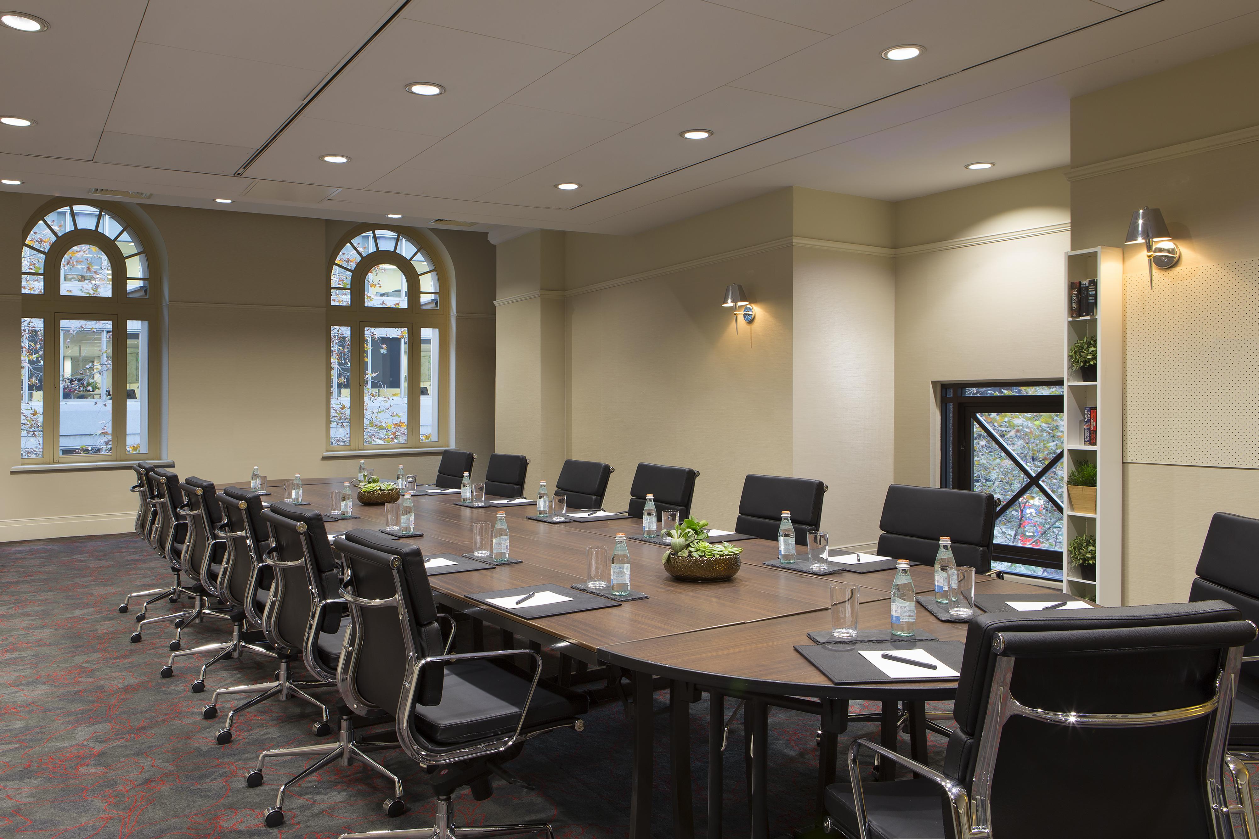 Sydney Harbour Marriott Hotel at Circular Quay Exteriör bild The Boardroom