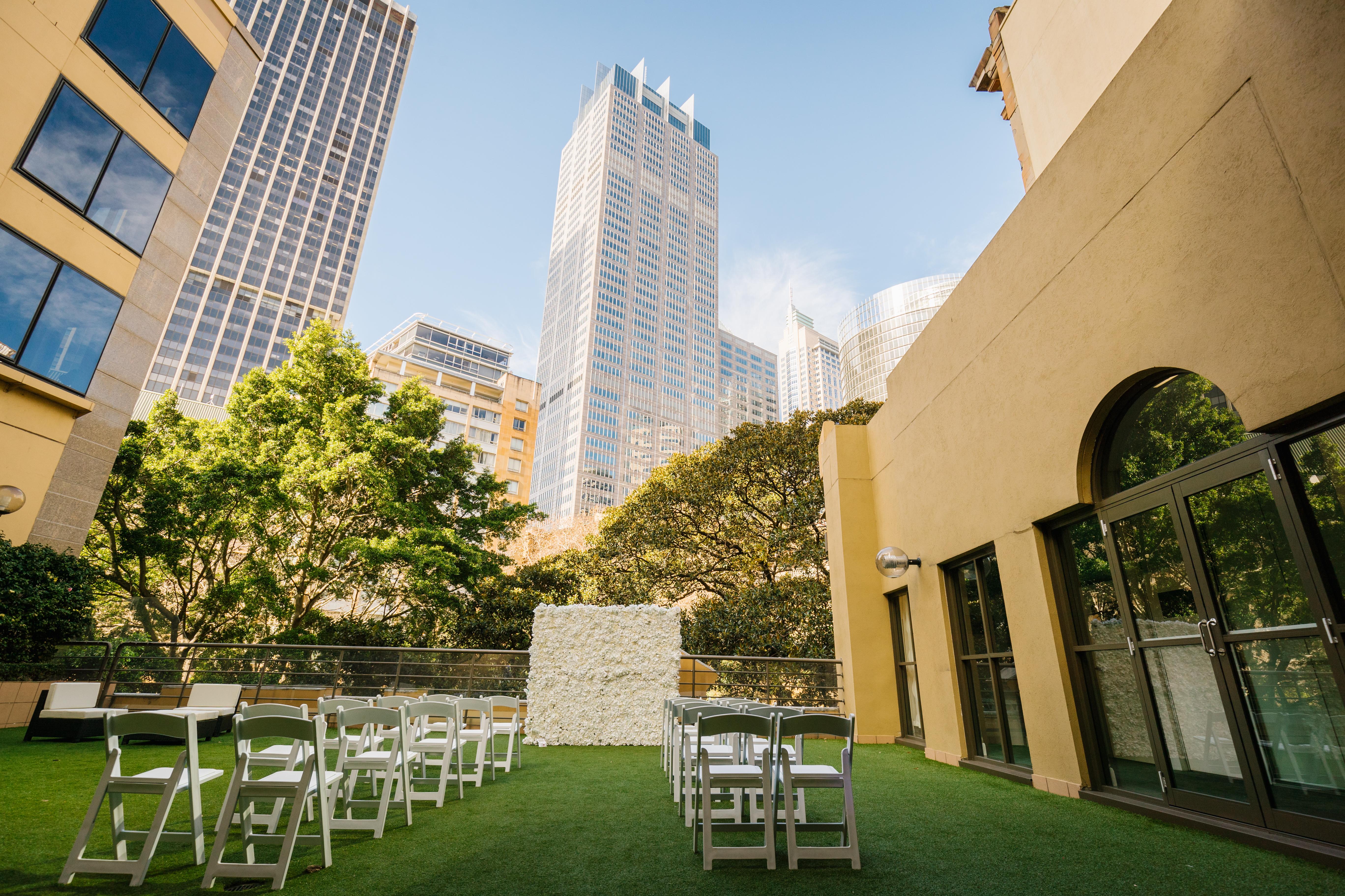 Sydney Harbour Marriott Hotel at Circular Quay Exteriör bild The rooftop garden at the San Diego Marriott