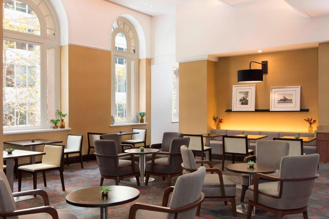 Sydney Harbour Marriott Hotel at Circular Quay Exteriör bild The Library at The Fullerton Hotel