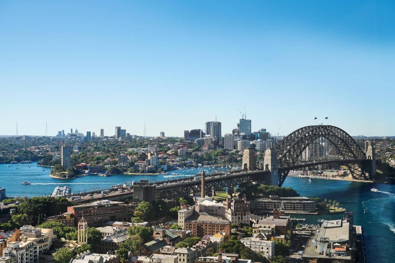 Sydney Harbour Marriott Hotel at Circular Quay Exteriör bild View of the Sydney Harbour Bridge from the west
