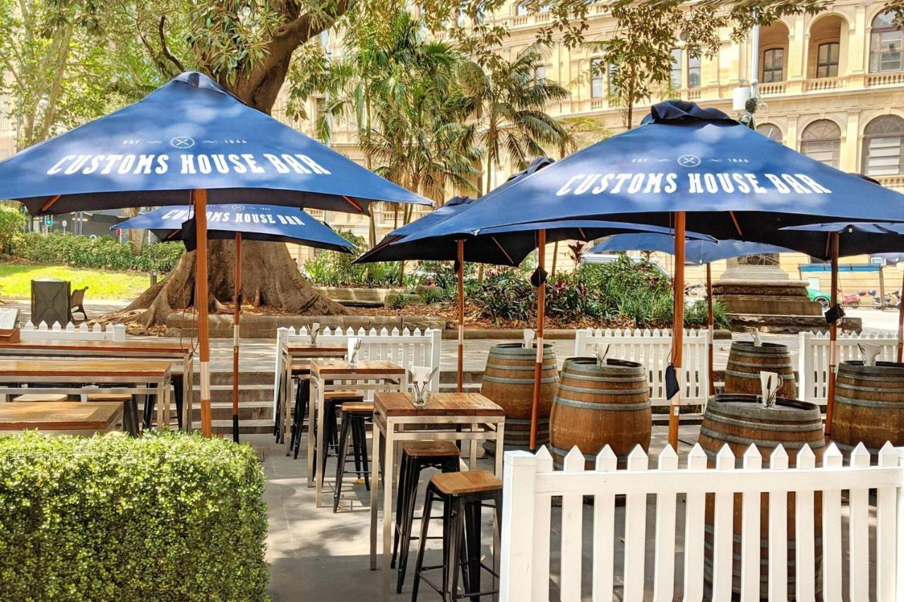 Sydney Harbour Marriott Hotel at Circular Quay Exteriör bild The beer garden at the Duke of Brunswick Hotel