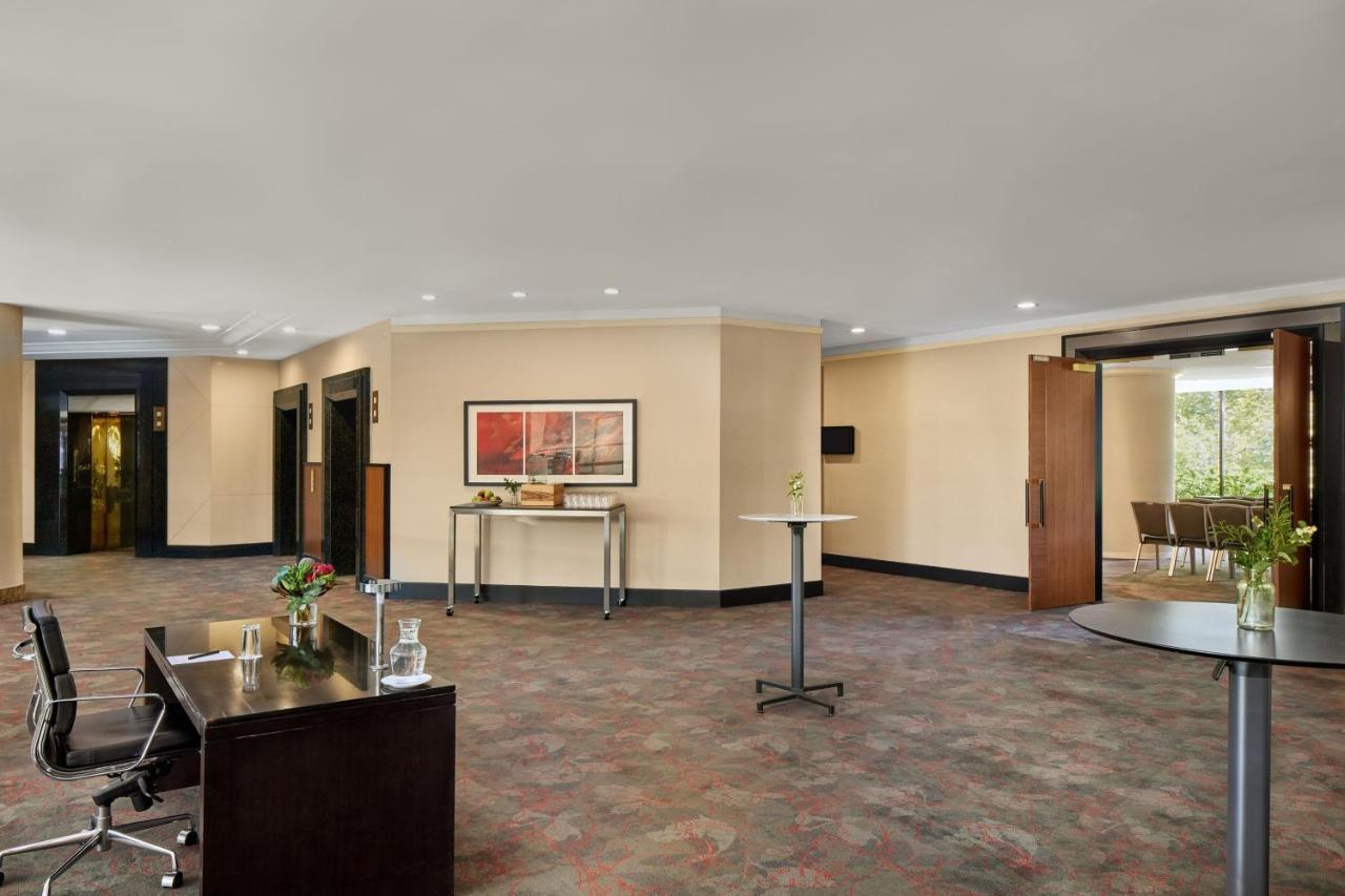 Sydney Harbour Marriott Hotel at Circular Quay Exteriör bild The lobby of the hotel