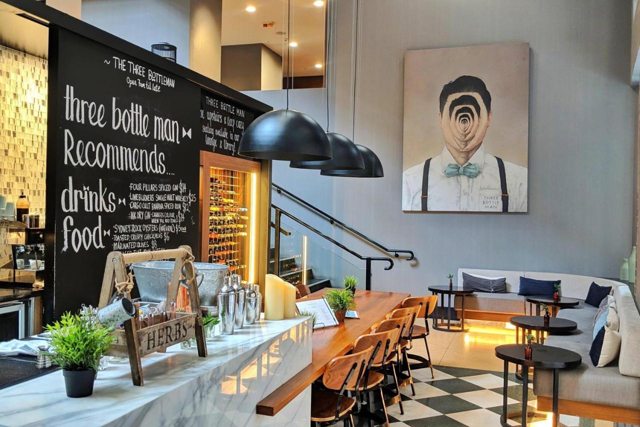 Sydney Harbour Marriott Hotel at Circular Quay Exteriör bild The interior of Three Little Pigs