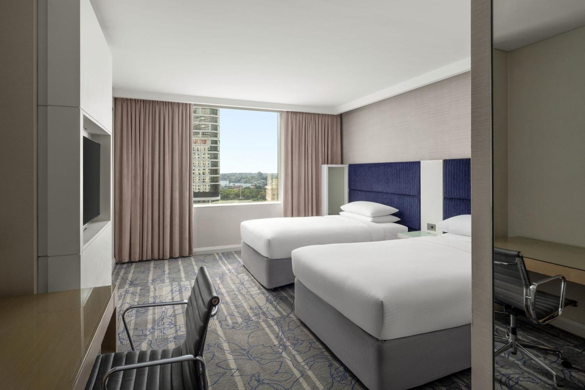 Sydney Harbour Marriott Hotel at Circular Quay Exteriör bild A typical room at the hotel