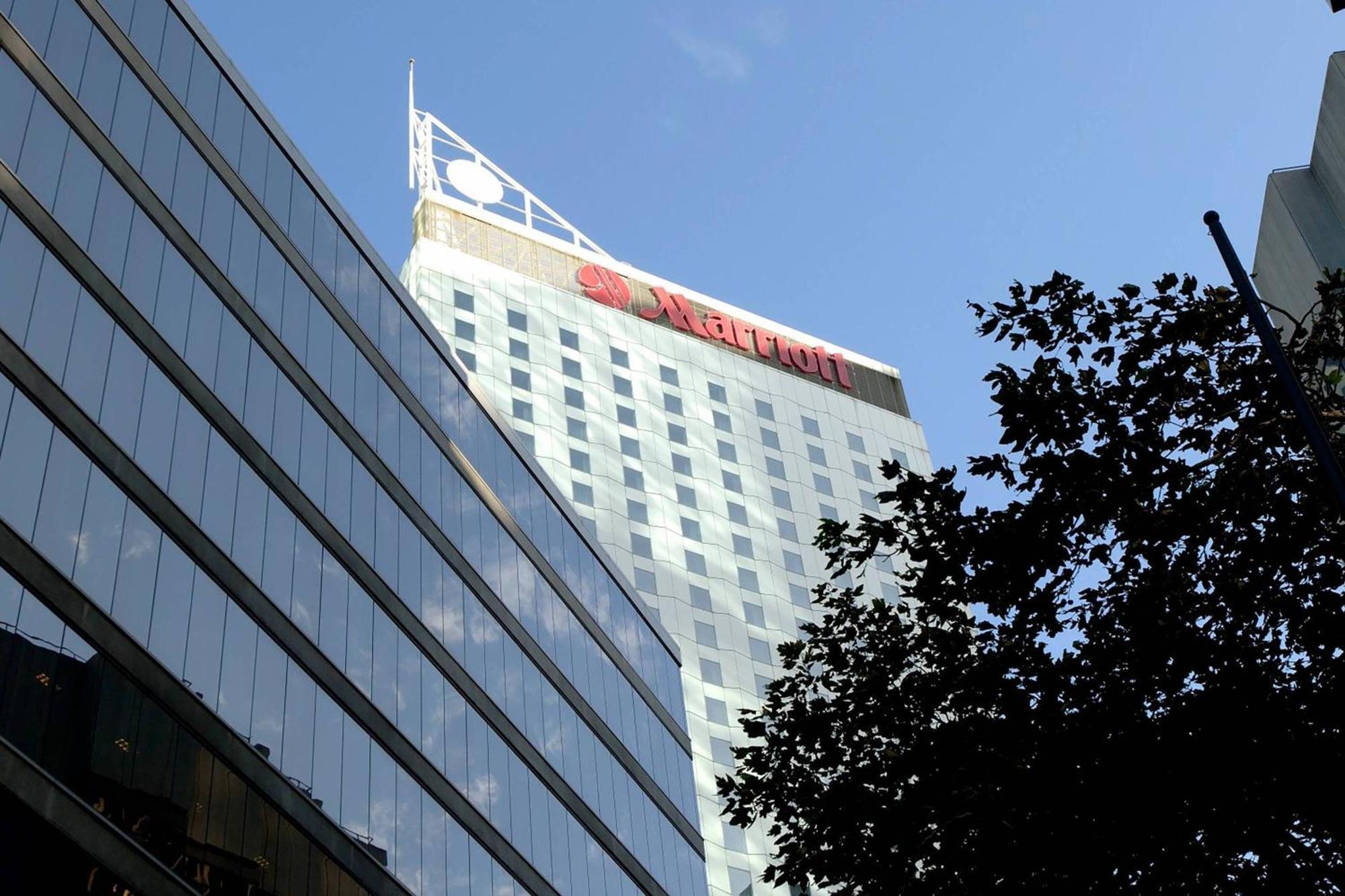 Sydney Harbour Marriott Hotel at Circular Quay Exteriör bild The hotel in 2011
